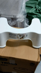 Ghế kê chân trong nhà vệ sinh hàng nhựa Cao cấp việt nam