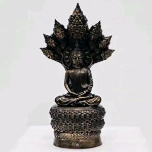 พระประจำวันเกิด พระพุทธรูปปางนาคปรก (วันเสาร์) เนื้อมวลสารแร่เหล็กน้ำพี้ จากบ่อเหล็กน้ำพี้ จ.อุตรดิตถ์