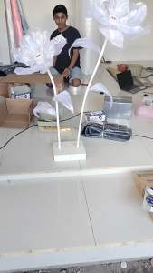 Dekorasi Lampu Standing Bunga Daisy untuk Pelaminan, Taman, dan Ruangan