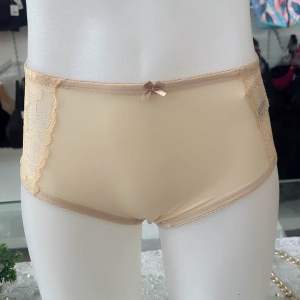 กางเกงชั้นในสตรีสีเนื้อแต่งลูกไม้