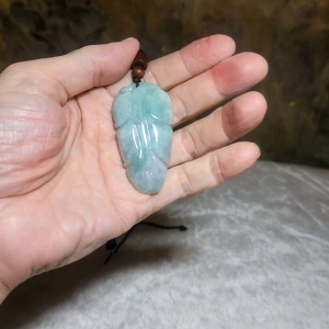 Premium Type A Jadeite light green double sides carvings Leaf Jade pendant (with certificate) 优質翡翠青绿双面雕刻大业有成(树叶)吊坠(带证书)