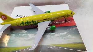 S7 Airlines Airbus320 Diecast Aircraft Model Toy Collection with Landing Gear 7.5-inch Size