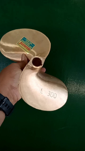 Baling Baling Perahu Kapal L300 Daun 2 Kuningan As 1 Inchi