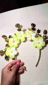 mahkota bando kamboja kuning