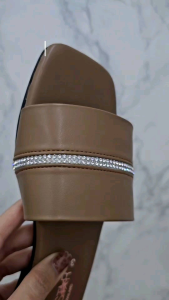 AUTUMN🍂SHOESรองเท้าแฟชั่นแบบสวมติดเส้นเพชรเล็กๆพร้อมส่ง