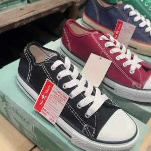 รองเท้าผ้าใบพร้อมกล่อง ใส่ได้ชายหญิง สีดำ สีกรม รูปแบบ M191 สุดยอด 37-45