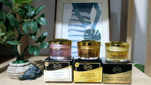 4 ชิ้น แพ็คกี้ไวท์เซตหน้าใส ครีม3ปุก+สบู่ สำหรับผู้ที่ต้องการดูแลผิวหน้าได้ง่าย