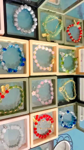 Gelang Kristal & TiTanium: Pilihan Untuk Wanita