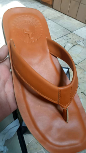 Desain Sandal Pria Modern: Model Capit yang Nyaman & Tahan Lama