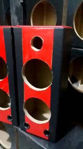 BOX SPEAKER DOUBLE 6 INCH DAN 65 INCH TERDAPAT LUBANG TWITER DAN LUBANG UDARA