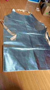 Apron dada Celemek tahan panas api Apron Alumunized foil  buat chef koki di dapur dan area benda panas