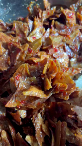 Kho cá dảnh rim nhà làm - Cát Tiên Food | Cá dảnh khô rim cay gia vị đậm đà đóng gói tiện lợi dùng kèm cơm hoặc làm món nhậu.