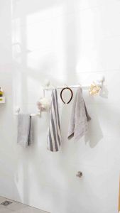 Suction Cup Bathroom Towel Hanger Hook / Adjustable Removable Reusable 5 Hooks