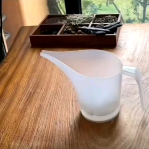 1000mL Measuring Cup With Long Funnel Pouring Spout Translucent Plastic