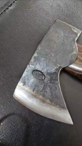 ขวานS.mmคม35นิ้วสูง5.5นิ้ว+-นิดหน่อย ตีจากเหล็ก​แหนบ​แท้​100​% ด้ามไม้กระพี้เขา​ควาย​แท้