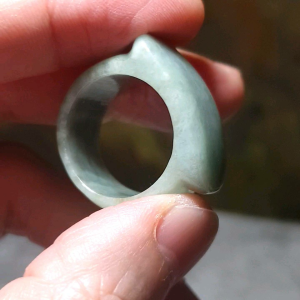 19.8mm Type A Jadeite light green "Saddle" big Jade ring/thumb ring (with certificate) 19.8毫米翡翠浅绿马鞍大戒指/扳指(带证书)