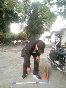 เฉพาะด้ามอย่างเดียว ด้ามไม้กวาดทางมะพร้าว อลูมิเนียมไม่เป็นสนิม สามารถพบปรับความยาวความสั้นได้ตามใจชอบ สะดวกสบายในการใช้งาน ยืดได้ยาวสุด 138 cm