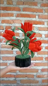 Pot Mini Kawat Bulu Model Mawar 5 Tangkai & Kupu-Kupu