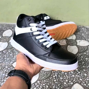 ALDHIS Sepatu Boots Pria Boot Cowok Trendy Hitam Putih untuk Kuliah Kerja Santai dan Nongkrong