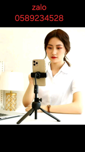Tripod điện thoại cầm tay Giá 29k   Mô tả: Danh mục sản phẩm: Giá đỡ   Vật liệu: nhựa ABS (acrylonitrile butadiene styrene)  Chiều dài gấp: 21 cm / 8.26 in  Chiều dài tối đa của phần mở rộng: 35 cm / 13 in  Kiểu máy sử dụng: Thích hợp cho điện thoại di đ