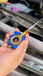 ฝาครอบก้านวัดน้ำมันเครื่อง อลูมิเนียม CNC ตรงรุ่น ISUZU ปี 2005–2025 ครอบก้านวัดน้ำมัน พร้อมน็อต โลโก้ JEGS