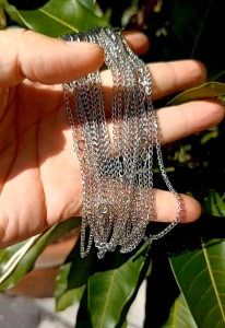 สายราคา สร้อยคอ อิตาลี เทรด เงิน 92.5% งาน นำเข้าทั้งสนครับ ตัดลายเล่นไฟหนักมาก หนา 2 มิล หนัก 3.4 กรัม เคลือบทองคำขาวและยิ่งถูกเล่น นอน ดำ