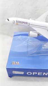 Vistara Airline Boeing 787 Model Diecast Aircraft Replica with Detailed Design and Clear Display Base