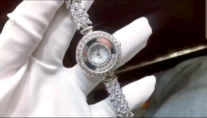 ผ้านาฬิกาผู้หญิง Royal Crown ( 100%) ประดับเพชรสีเงินหน้า ปัดมุกสวยหรู ระบบถ่านกันน้ำจัดส่งพร้อมกล่องครบ 1ปี บัตร 1ปี