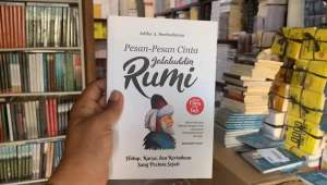 PESAN-PESAN CINTA JALALUDDIN RUMI Hidup Karya dan Kerinduan Sang Pecinta Sejati