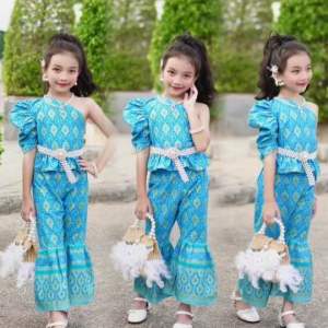 ชุดเซทเด็กเสื้อเปิดไหล่แขนพองผ้าพิมพ์ทองลายไทย + กางเกงขาบาน (ไม่รวมเครื่องประดับ)