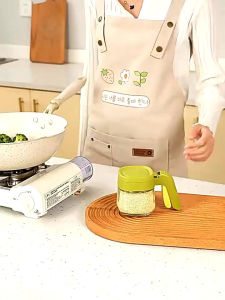 Tempat Penyimpanan Bumbu Dengan Model Flip Top Peganggan Pembuka Tutup Dengan Sendok / Toples Bumbu Kaca