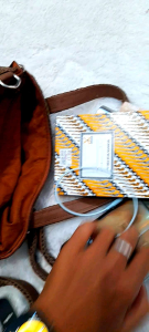 tas slempang rajut tenteng tania