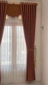 Gorden minimalis pintu jendela motif polosan