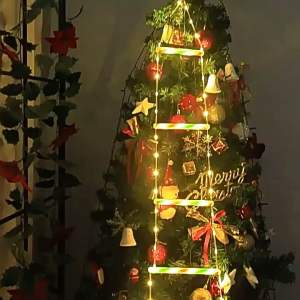 Đèn led ông già noel leo thang decor