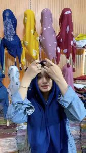 Hijab Segi Empat Bordir Tassel Bunga Tulip