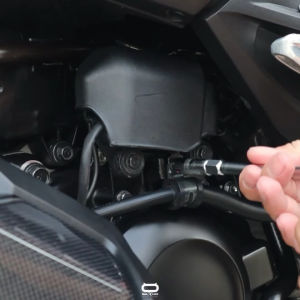 ครอบแคร้งขวาเพรียวคาร์บอนแท้ Forza350/ADV350 - รุ่น Right crankcase cover พื้นฟื้นด้วยครอบแคร้งขวาเพรียวคาร์บอนแท้