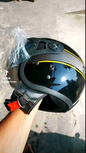 Helm Scoopy Hitam Smoke: Pilihan Tepat untuk Pengendara Scoopy