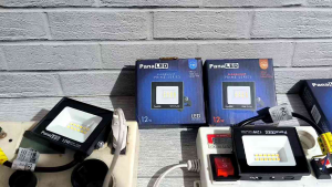 PANALED LAMPU SOROT FLOODLIGHT LED 12W 24W 36W 65W 100W 150W 200W 300W 500W 600 WATT CAHAYA PUTIH / KUNING WARM WHITE 3000K COOL DAYLIGHT 6500K BAGUS SNI BERGARANSI BERKUALITAS