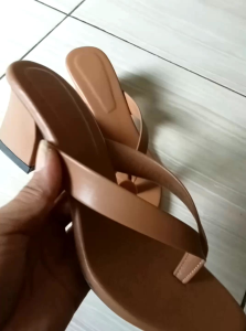 Sepatu Sandal Wanita Simpel Elegan 2023
