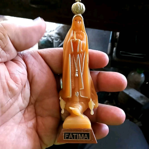แม่พระแห่งฟาติมา เนื้อพลาสติกเก่ามากๆ สภาพสวยเดิมๆ สีพลาสติกเก่าตามอายุ