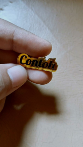 Label Hijab Pin Bros Bross Akrilik Acrylic Custom Nama Sendiri Tinta Teks Tulisan Hitam Plus Peniti Paket isi 25 Biji