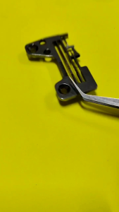 Piringan Mesin jahit Obras Juki Benang 4 / NEEDLE PLATE MO-2500 2514 / tataban R4305-HOD-E00