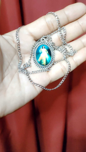 Divine Mercy 1.25 inch Pendant with 23 inches Stainless Neckless Souvenir or Image if Jesus Remembrance of His Divine Mercy for All