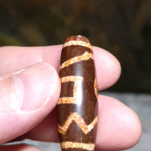 38.6mm Aged Tibetan Xang Xung (Zhang Zhung) "Xi Zeng Haui Xhu" Dzi with lots of very fine red spots pendant (with certificate necklace string) 38.6毫米西藏老矿象雄满细朱砂息增怀诛天珠吊坠(带证书 送项链绳)