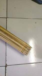 Tusuk sate runcing 50 cm dikedua ujung diameter (+-) 5 mm isi 100 pcs