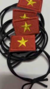 Dây cột tóc gắn Lá cờ Việt Nam dành cho Mẹ và Bé mừng lễ Quốc Khánh 2/9