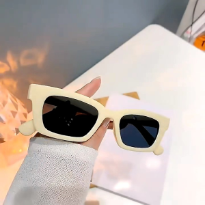 Kacamata Hitam Lubang Korea Fashion Wanita Pria Import