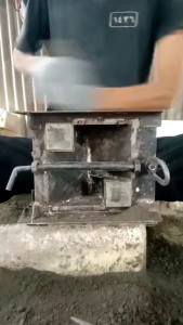 Roster Beton Lubang Angin: Dekorasi Rumah Abu Putih Merah