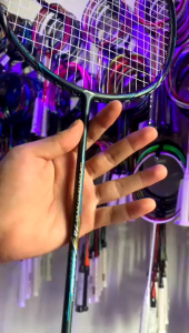 Raket Bulutangkis Windstrom Nano 74: Desain Aerodinamis & Performa Profesional