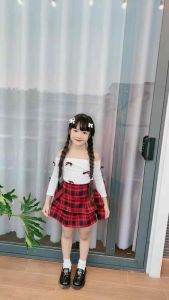 Bộ chân váy caro đỏ kèm áo trễ vai đính nơ bé gái dễ thương sành điệu